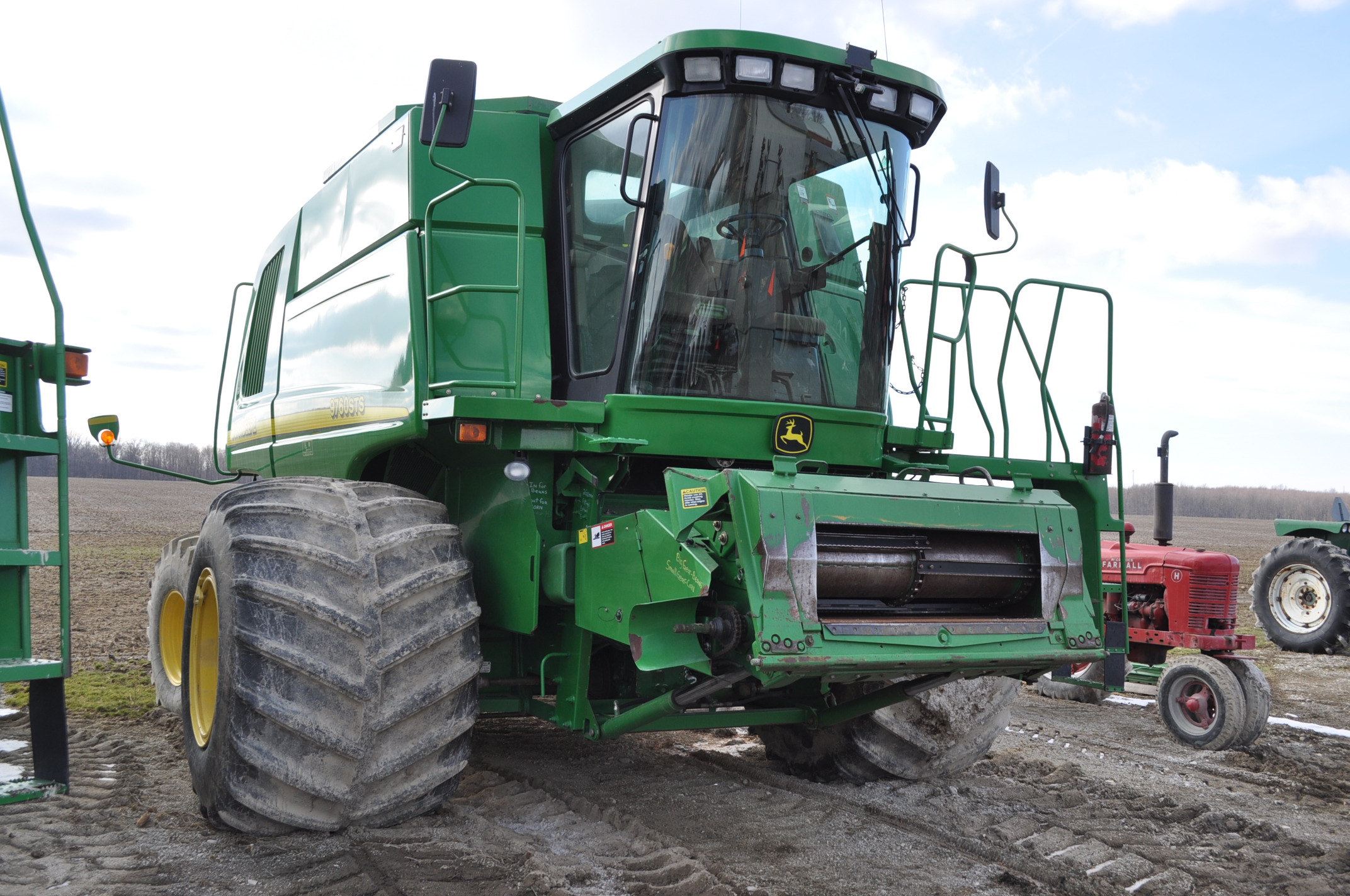 John Deere 9760 combine, 4x4, 2836 eng, 1913 sep, XL unload, yield