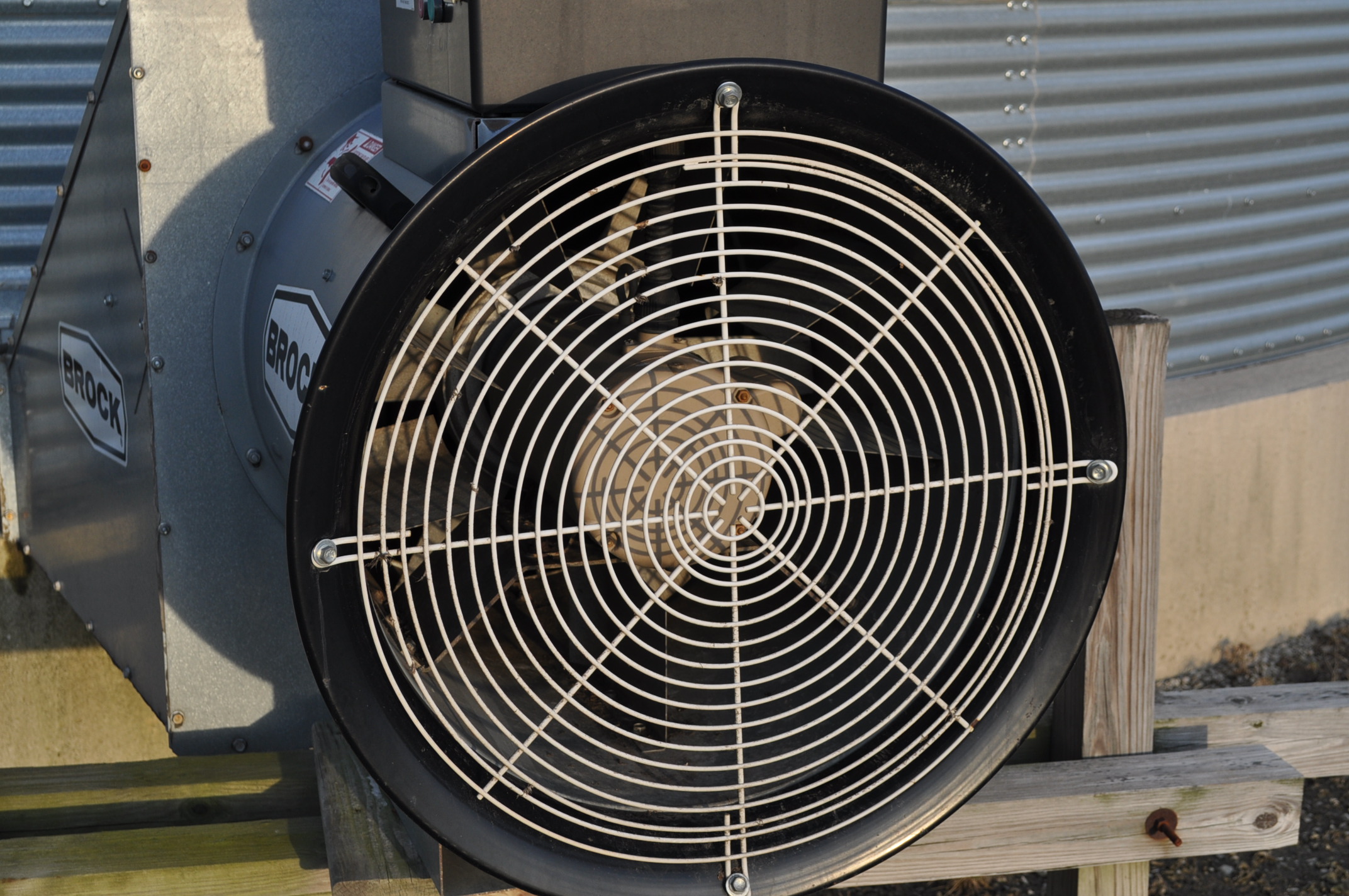 36’ Brock 25,000 bu. grain bin, roof auger, bin fan, 30 day removal