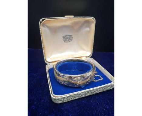 9ct gold plated with metal core bangle.. 