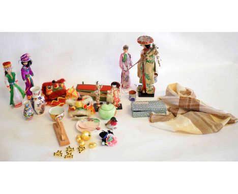Box containing mixed Oriental dolls, a paper mache dragon puppet, modern Oriental vases etc 