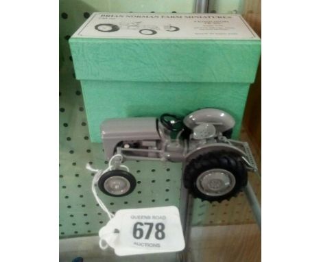 BRIAN NORMAN FARM MINIATURES FM02 FERGUSON TE20 TRACTOR GREY BOXED