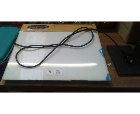 A LIGHT TRACER LIGHT BOX