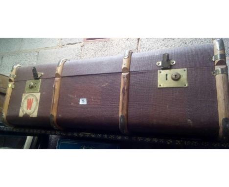 BROWN VINTAGE WOOD BANDED CAVAS TRAVEL TRUNK