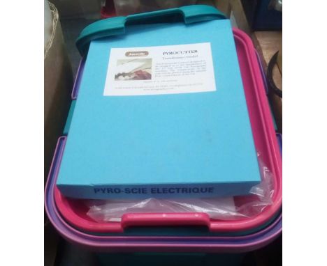 CARRY CASE CONTAINING A JANIK PYROGRAPH WOOD BURNER TOOL &amp; A PYROCUTTER FOR POLYSTYRENE CUTTING