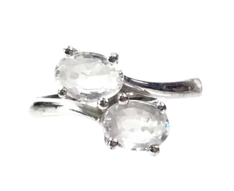 COLLECTION OF GEM SET RINGS, including amethyst, tanzanite, peridot, quartz, emerald and others, along with a gem set pendant