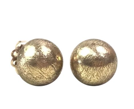 PAIR OF EIGHTEEN CARAT GOLD EARRINGS, ALONG WITH A GROUP OF CELTIC STYLE JEWELLERY also an eighteen carat gold cameo ring and