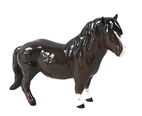 GROUP OF ANIMALS FIGURES, BESWICK AND OTHERS  including a Beswick deer, Beswick horse and Beswick pig, also other animals fig