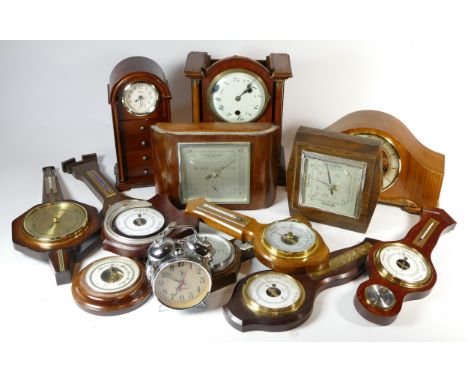 A selection of mantel clocks, together with a collection of miniature novelty clocks, having manual and quartz movements. (2)