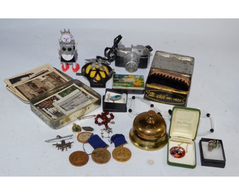 A collection of collectables, to include a 20th century AA car badge, costume jewellery, a Bencini Comet 5 camera, attendance