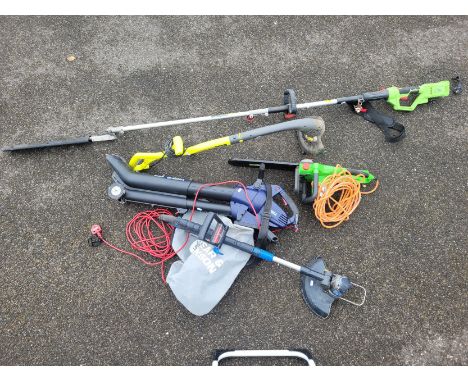 Quantity of electrical garden tools to include, Florabest telescopic hedge trimmer, Florabest chainsaw and a Spear and Jackso