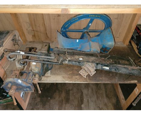 2 x Record bench vice, 4 x large locking shoot bolts, 1 x large metal hinge, also Hunt and Co bench hand feed grinder. 