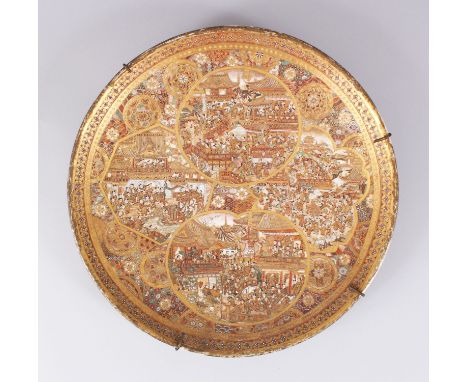 A FINELY DECORATED JAPANESE MEIJI PERIOD SATSUMA CHARGER / DISH, very intricately decorated with gilt and enamel paint depict