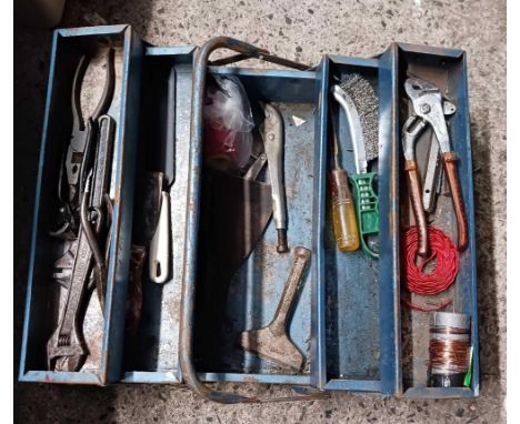 BLUE METAL CANTILEVER TOOL BOX WITH MISC HAND TOOLS