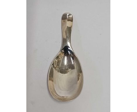 A PLAIN SILVER CADDY SPOON, SHEFFIELD 1906 BY T.B.& S