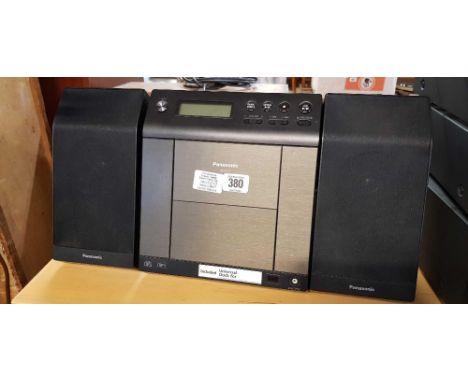 PANASONIC CD PLAYER WITH SPEAKERS