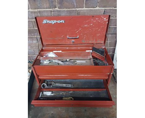 SNAP ON TOOL BOX WITH CONTENTS