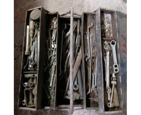 A DRAPER CONCERTINA TOOL BOX WITH MISC TOOLS