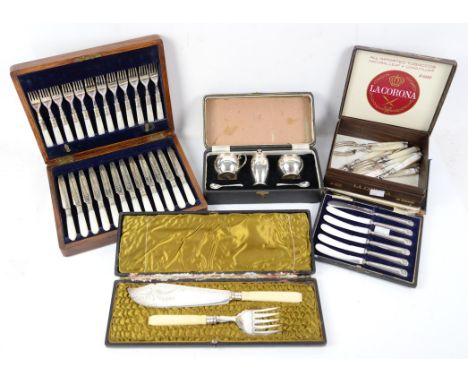Three piece silver condiment set with one spoon, Birmingham 1921, 4.8oz 149.6gm, cased set of six silver handled tea knives, 