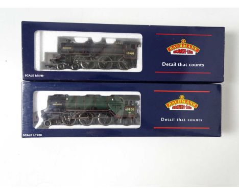 A pair of BACHMANN OO gauge steam locomotives comprising 31-559 class V2  'Green Arrow' in BR green and 31-706 class B1 'Roed