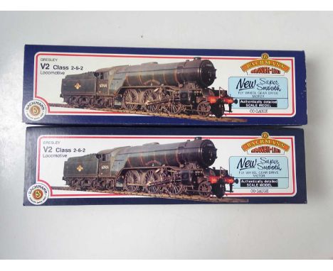 A pair of BACHMANN OO gauge class V2 steam locomotives comprising 31-558 'Coldstreamer' in LNER Doncaster green and 31-552 'D