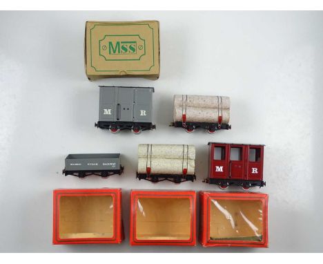 A group of MAMOD 32mm scale wagons and coach, 3 in original boxes, two unboxed - VG in F/G boxes (5)