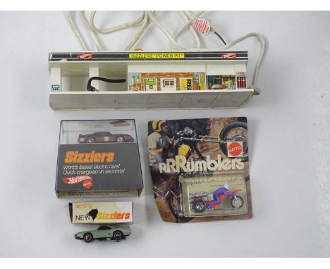A group of MATTEL Hot Wheels Sizzlers and Rumblers  in original boxes together with an unboxed Sizzlers Power Pit - F/VG in P
