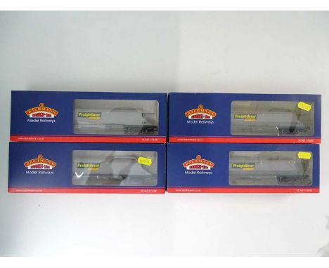 A group of BACHMANN OO gauge Freightliner HHA bogie hopper wagons comprising 4x 38-030B - VG/E in VG boxes (4)
