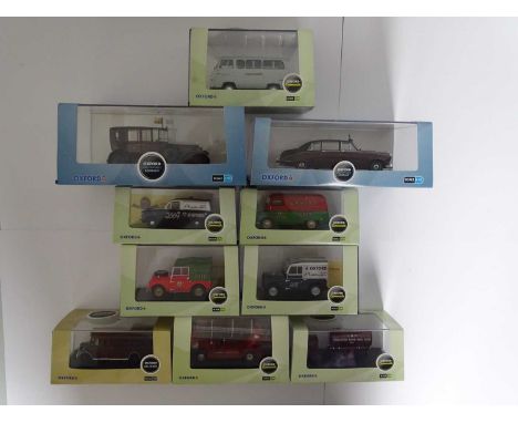 A group of OXFORD DIECAST 1:43 and 1:76 Scale buses, cars etc - VG in F/G (10)