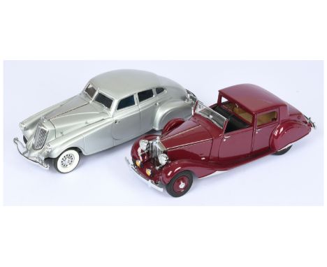 Danbury Mint a boxed pair to include 1938 Rolls-Royce Phantom III (Maroon) &amp; 1933 Pierce Silver Arrow (Silver). Condition