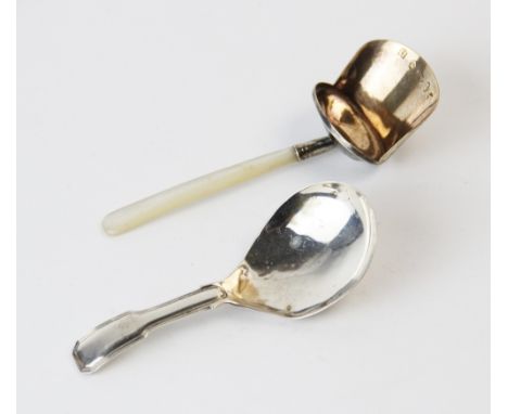 A George III silver caddy shovel, probably Joseph Willmore Birmingham 1811, with tapering mother of pearl handle, 9.5cm long 