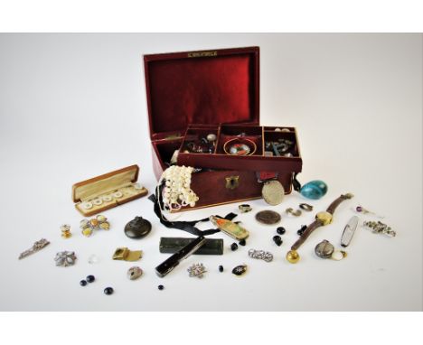 A jewellery box containing an assorted collected of Georgian and later jewellery, to include; brooches, lockets, agate panels