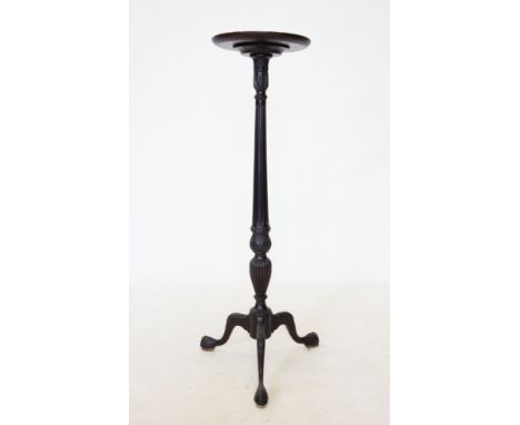 A Chippendale style mahogany torchere, 20th century, the circular tray top raised upon a tapering reeded column, three leaf c