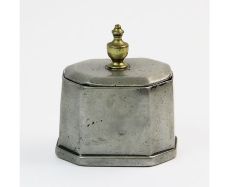 A George III lead tea caddy, of octagonal form, with brass urn shaped finial, the inner cover applied with an angled handle, 