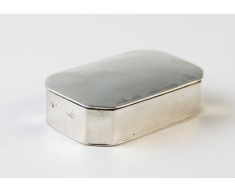 A George III silver snuff box, Thomas Willmore Birmingham 1796, of canted rectangular, plain polished form, 6.5cm x 4.3cm, we