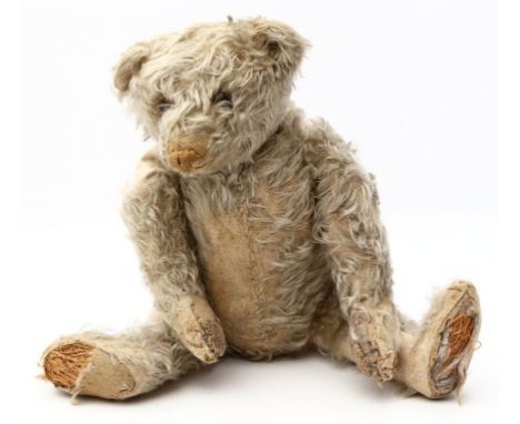 Früher Teddy-Bär, Steiff. Heller Mohair. Glasaugen. Abgeliebt. Blanker Steiff-Knopf für 1906-1935. H. 40 cm. (SAI-35)