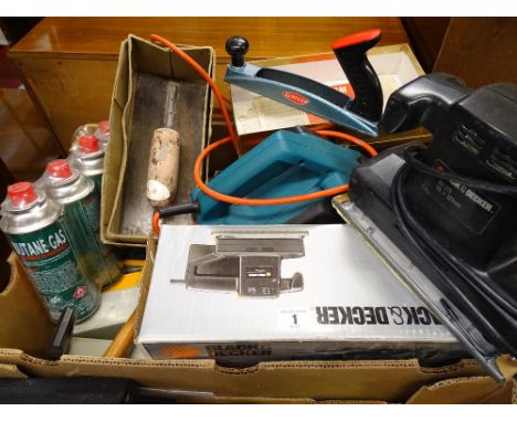 Box containing a Black & Decker half sheet sander, Black & Decker DN710 electric planer, Surform rasp file etc E/T