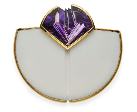 Anhänger/Brosche Fa. Georg Jensen &amp;Wendel, Kopenhagen um 1970. 18 kt GG/ Achat (wohl), besetzt m. 1 Amethyst im Fantasie-