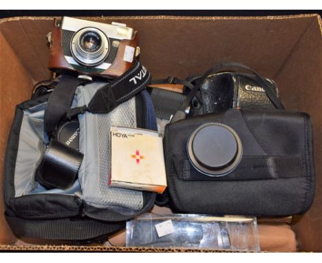 Cameras - Canon EOS, cased; Konica Minolta Dimage Werra Camera; Canon AEI lens 1:39 zoom; accessories