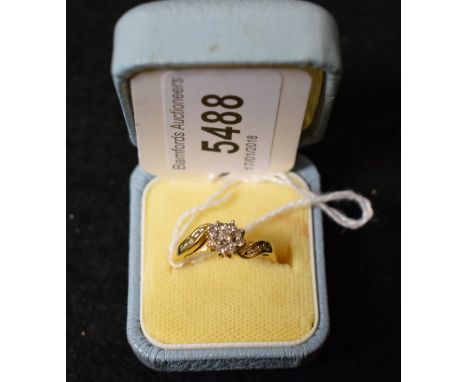 A hallmarked 9ct flowerhead ring
