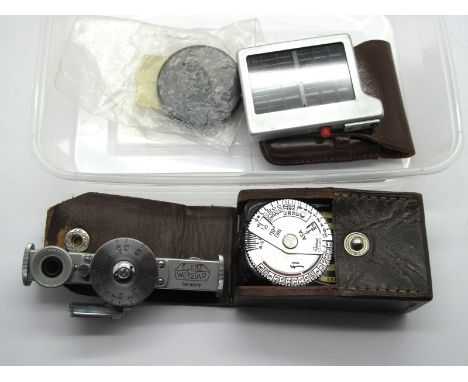 Leica (Leitz Wetzlar Range Finder, Leica Light Meter in original leather case, Leica Lens Cap, light meter LC60 in original l