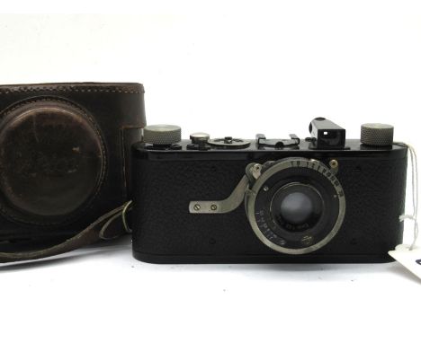 Leica Model 1b Rim-Set Compur&nbsp;Camera No 5984, with Leitz lens No 105963, in brown leather case.