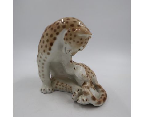 Lomonosov large ceramic figure of a leopard H: 19cm. UK P&amp;P Group 1 (£16+VAT for the first lot and £2+VAT for subsequent 