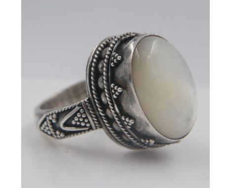 Suarti 925 silver and mother of pearl set ring, size O. UK P&amp;P Group 0 (£6+VAT for the first lot and £1+VAT for subsequen
