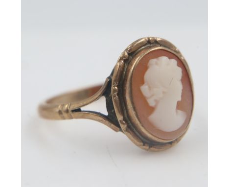 9ct gold cameo set ring, size M, 2.1g. UK P&amp;P Group 0 (£6+VAT for the first lot and £1+VAT for subsequent lots)