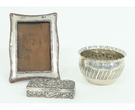 A small silver rose bowl, Thomas Whitehouse, Birmingham 1898, with flanged border, an embossed rectangular trinket box, Willi