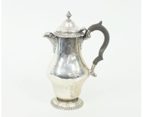 A silver water jug and cover, Barnard Brothers, London 1906, with double crest, 21cm high, approximately 440gm/Provenance: Ch
