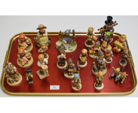 A COLLECTION OF 22 VARIOUS HUMMEL FIGURINE ORNAMENTS     