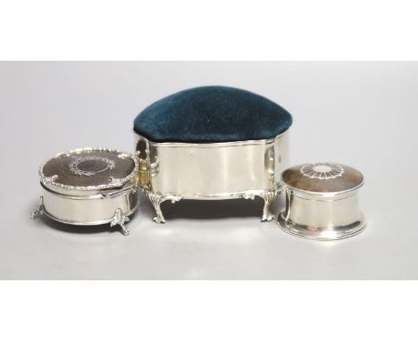 An Edwardian silver mounted pin cushion, Birmingham, 1909, length 10cm and two George V silver and tortoiseshell pique circul