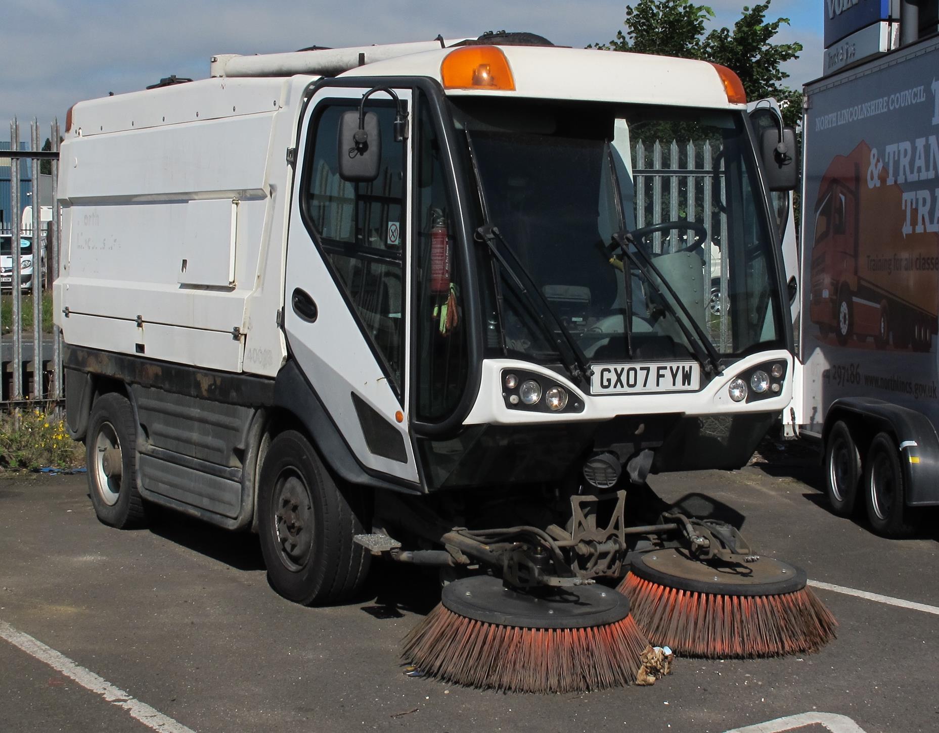 * 2007 Johnston CX400 7.5 tonne LHD Road Sweeper Registration GX07 FYW ...