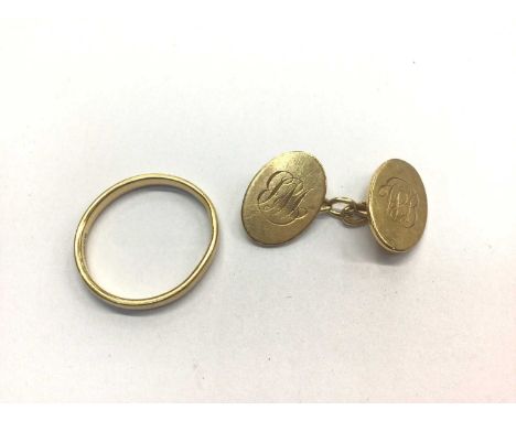 18ct gold wedding ring, size S½ and one 18ct gold cufflinkTotal weight 9.4 grams 